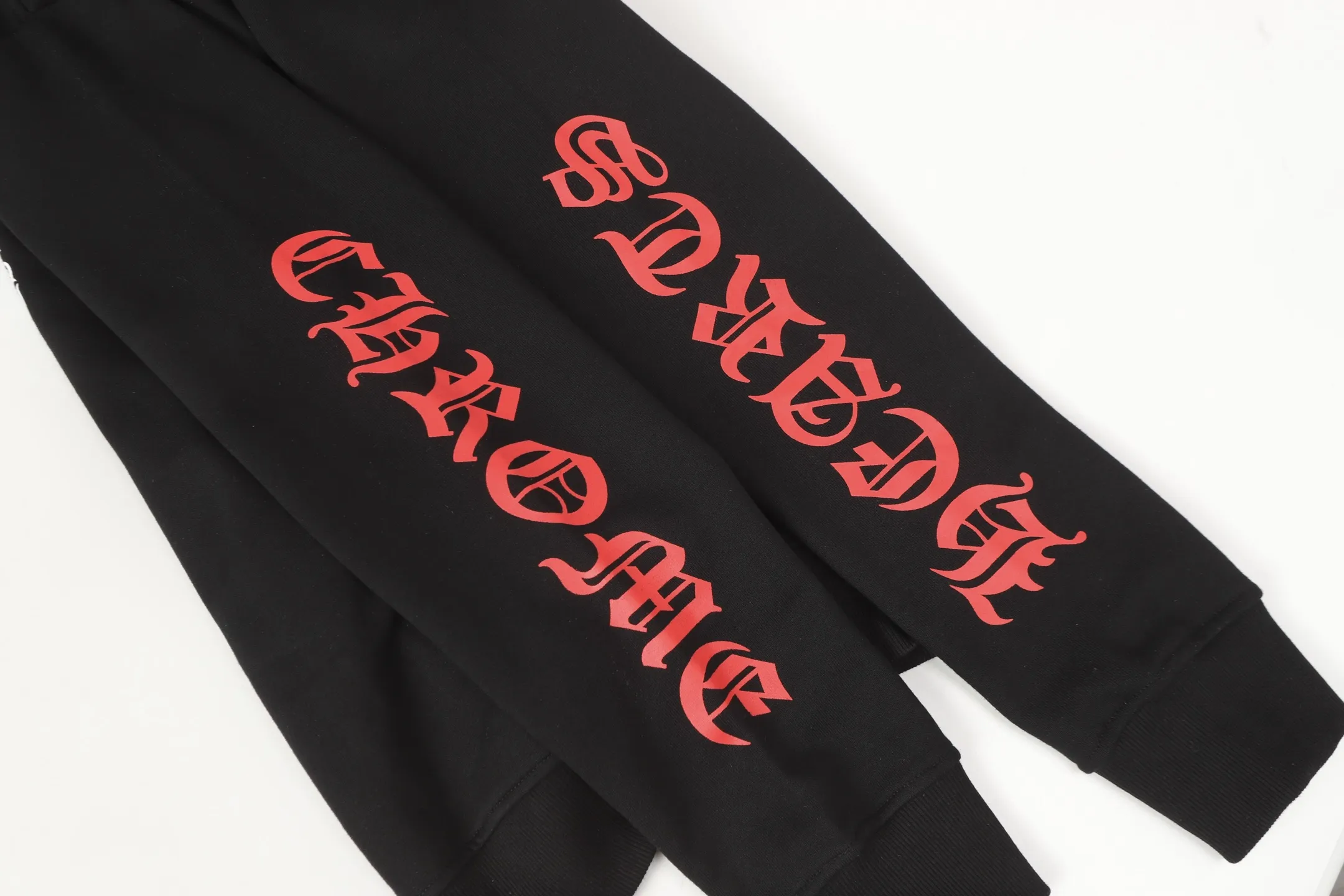 P240 -Chrome Hearts/Chrome Hearts cross printed zipper sweatshirt cardigan jacket -High weight, high density and high quality. The wool is soft, delicate and skin-friendly. It feels soft and silky. It has excellent warmth and skin-friendly properties.